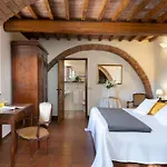 Villa Borgo Gallinaio 32, Emma Siena