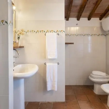 Borgo Gallinaio 32, Emma Villa