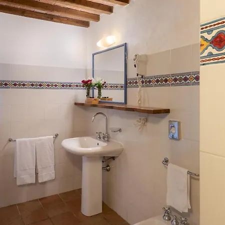Borgo Gallinaio 32, Emma Villa